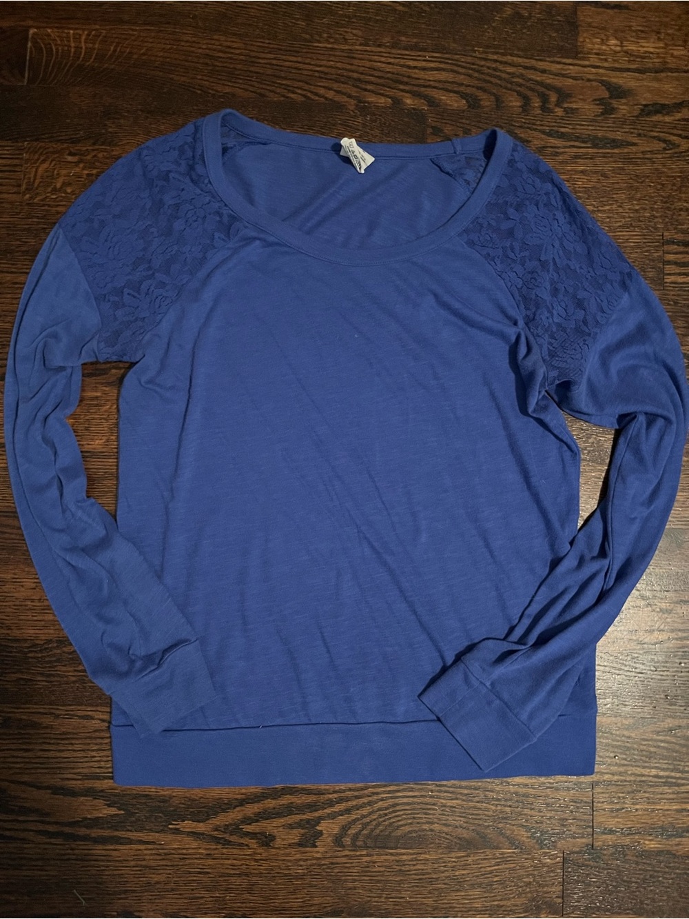 Victoria’s Secret PINK Blue Lace Shoulder Long Sleeve Top Y2K 2010s Casual Shirt